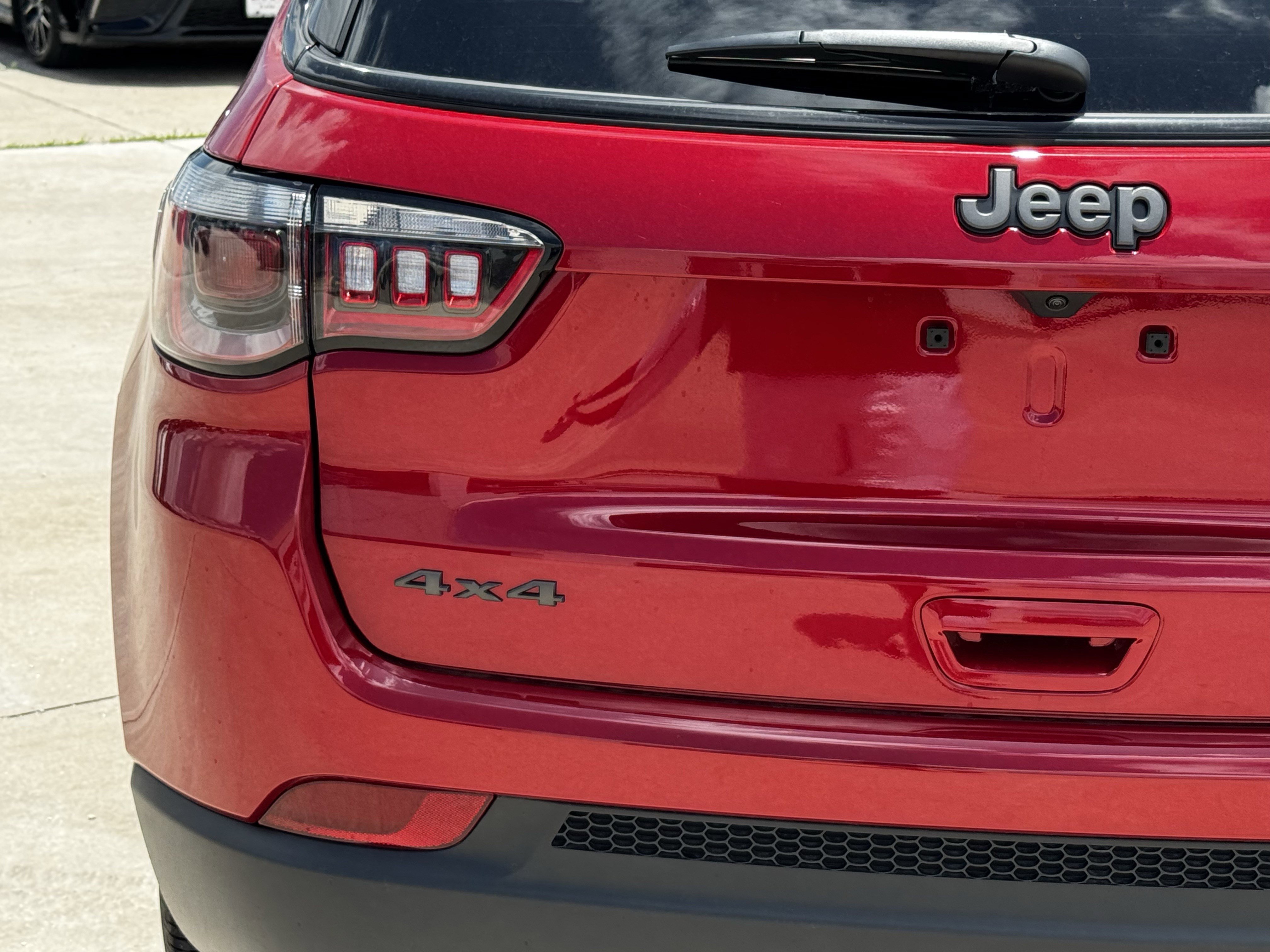 New 2026 Red Hot Pearl-Coat Exterior Paint Jeep Latitude Altitude image 10