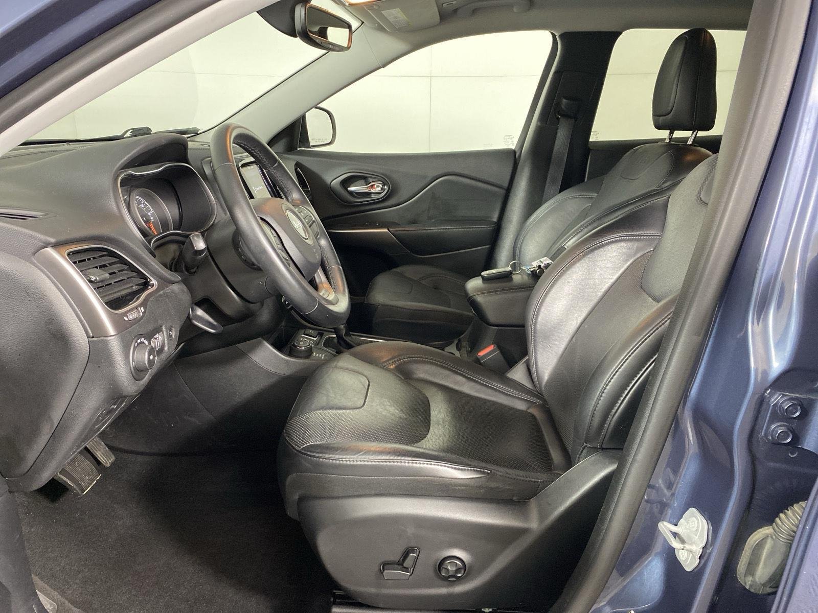 Used 2019 Blue Shade Pearlcoat Jeep Limited image 13