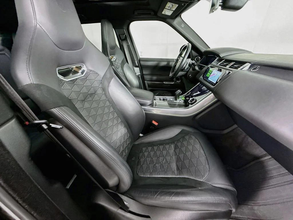 Used 2021  Land Rover SVR image 30