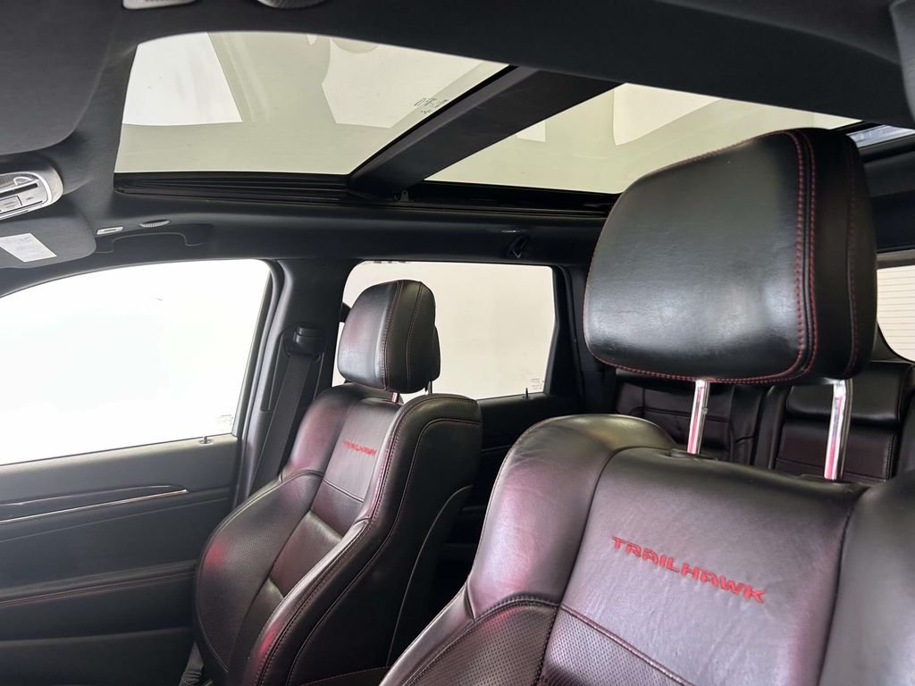 Used 2018 White Jeep Trailhawk image 17