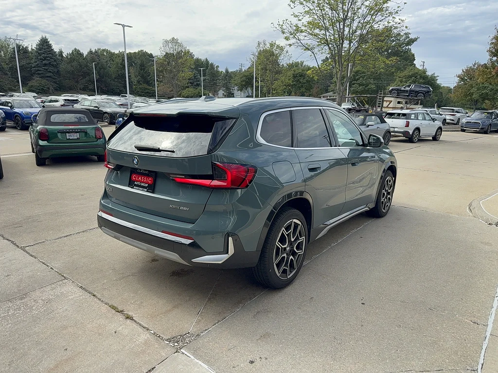Used 2024 Cape York Green Metallic BMW xDrive28i image 4