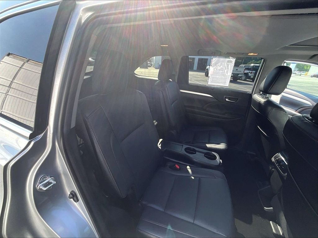 Used 2019 Celestial Silver Metallic Toyota XLE image 15