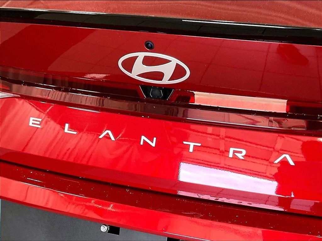 Used 2025 Red Hyundai SEL Sport image 27