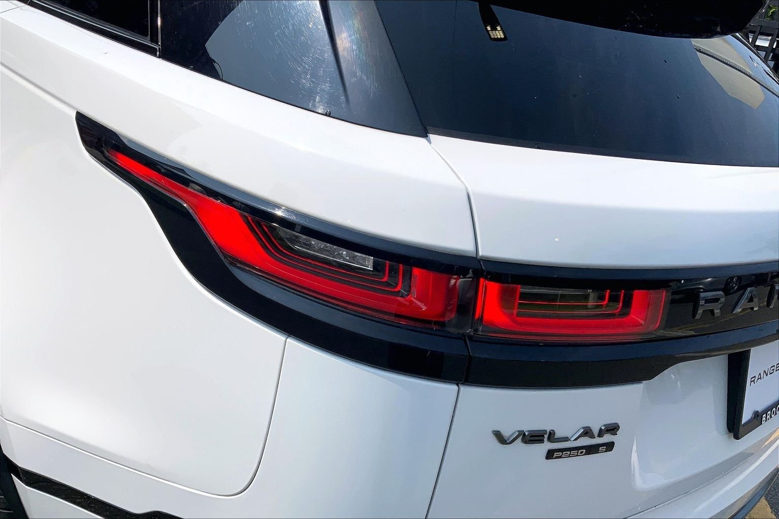 Used 2020 Fuji White Land Rover P250 R-Dynamic S image 28