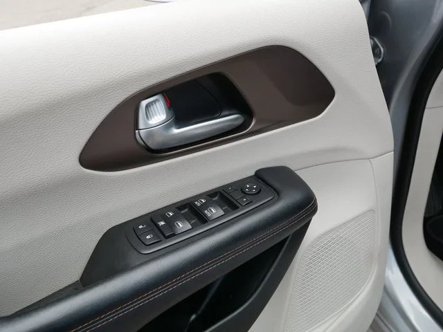 Used 2017 Silver Chrysler Premium image 16