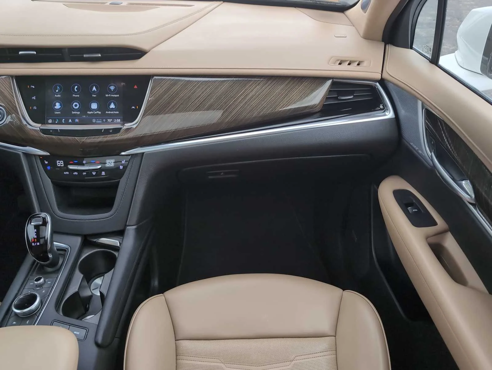 Used 2024 Crystal White Tricoat Cadillac Premium Luxury image 31