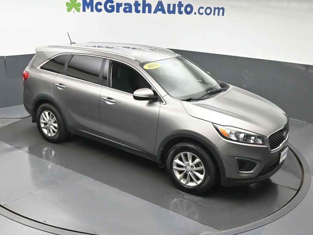 Used 2016 Silver Kia LX image 3