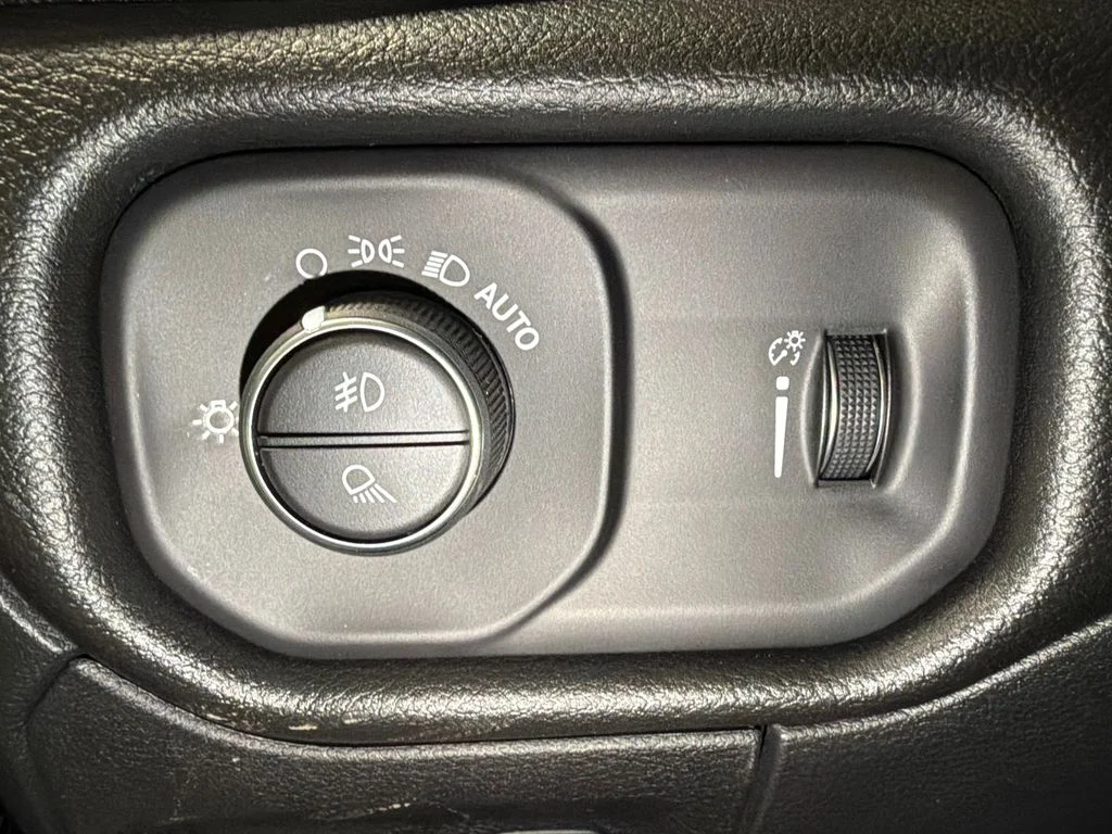 New 2026 Diamond Black Crystal Pearl-Coat Exterior Paint RAM Express image 18