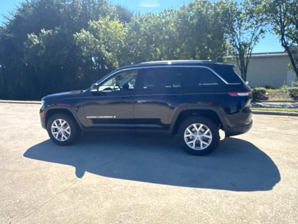 Used 2022 Black Jeep Limited image 16