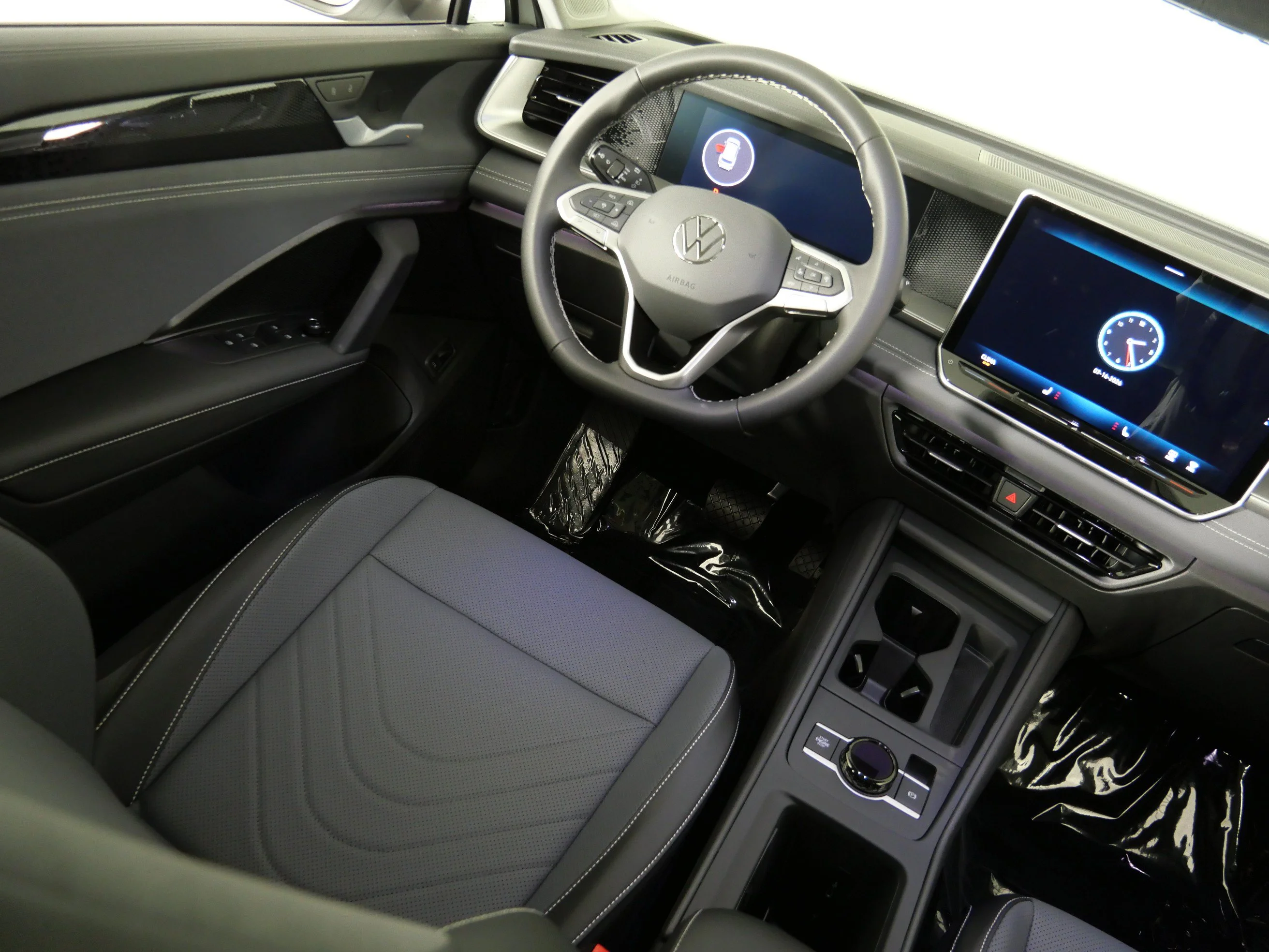 New 2026 Pure White Volkswagen SE image 9
