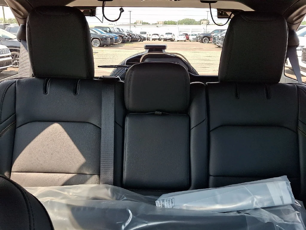 New 2027 Granite Crystal Metallic Clearcoat Jeep Sahara image 14