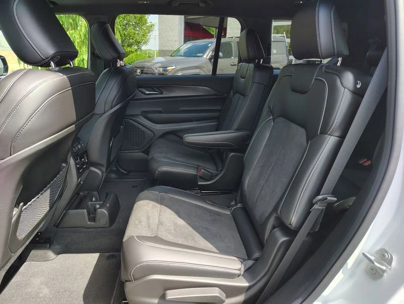 Used 2025 White Jeep Altitude X image 15