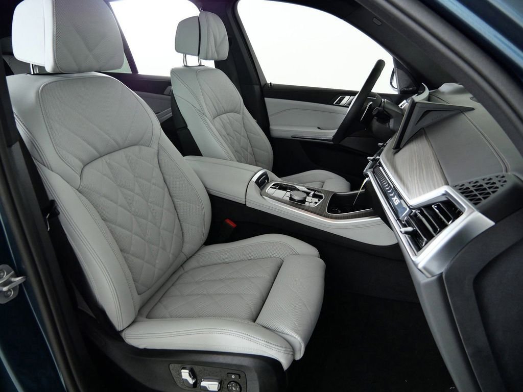 Used 2026 Blue Ridge Mountain Metallic BMW xDrive40i image 22