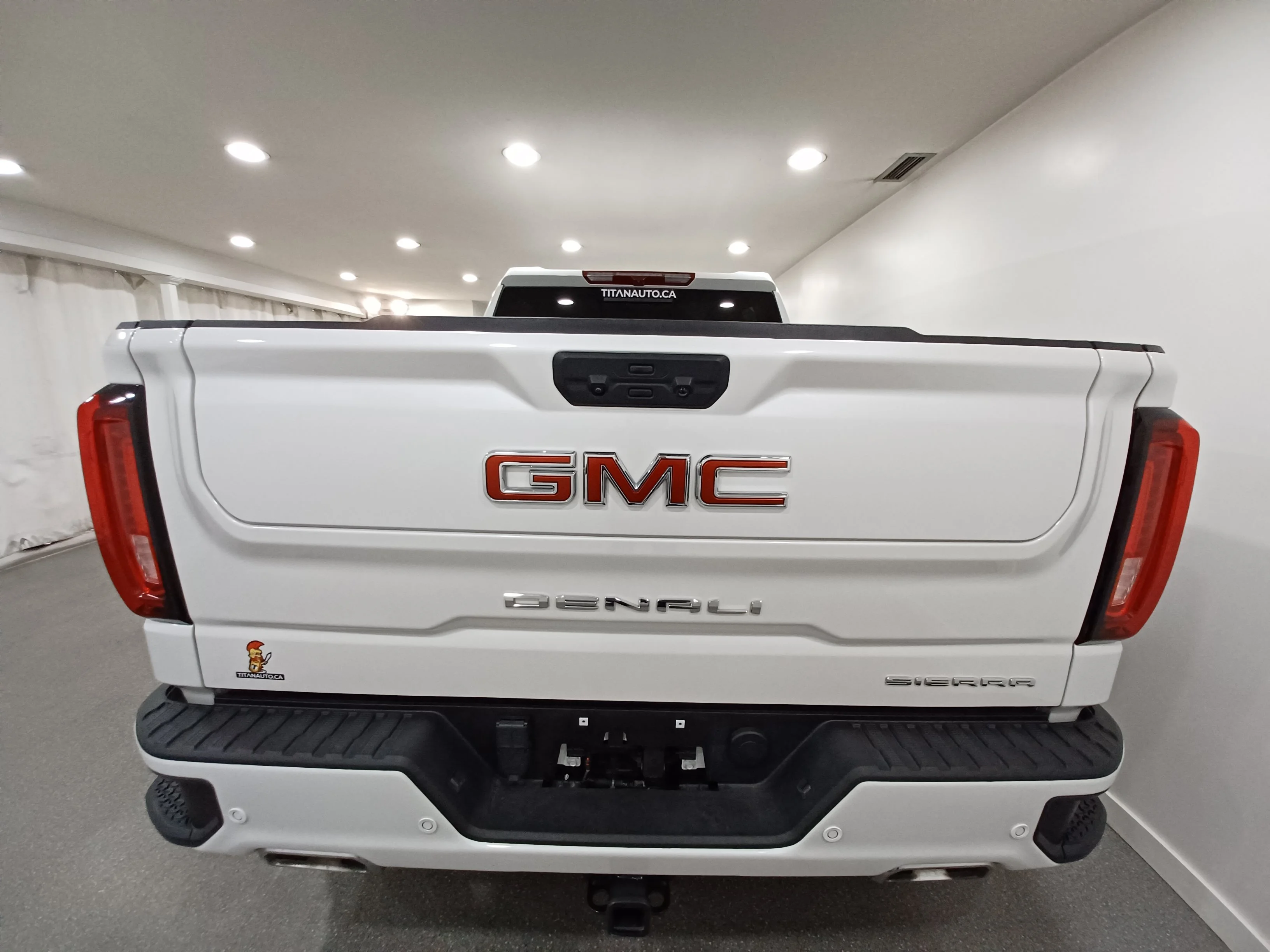 Used 2025 White Frost Tricoat GMC Denali 4WD*6.2L V8 | Adaptive Cruise | Remote Start | Nav | 360 Cam | Cooled Leather | Sunroof image 24