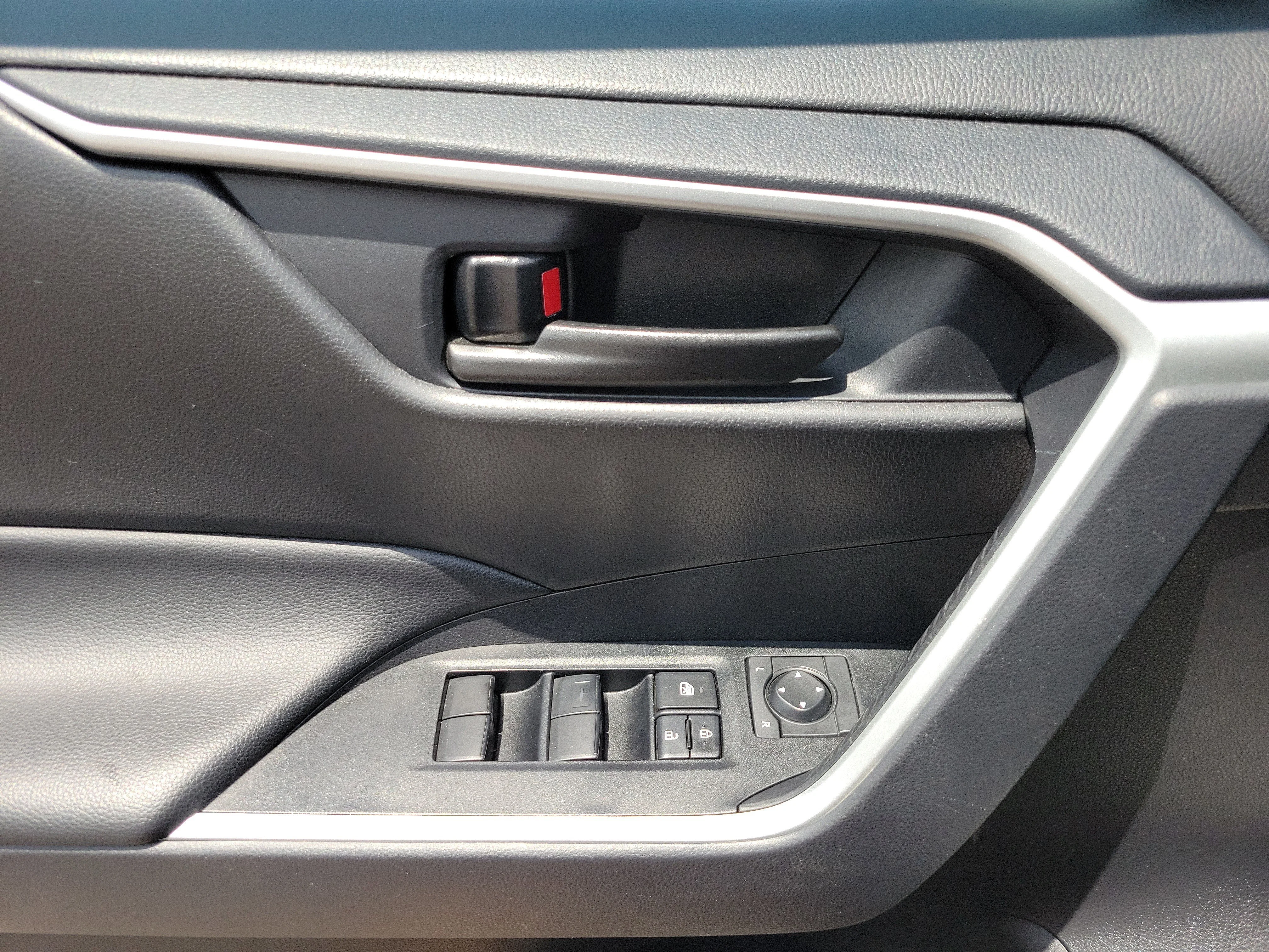 Used 2025 Silver Toyota Hybrid LE image 7