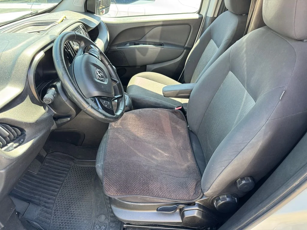 Used 2016 White Ram SLT image 21