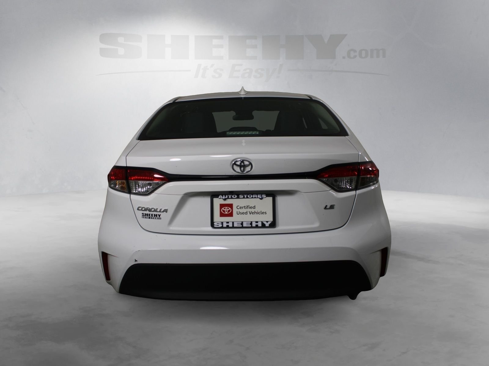 Used 2025 White Toyota LE image 13