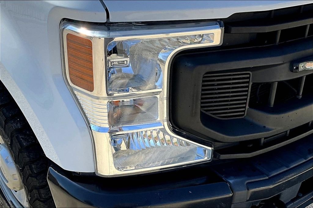 Used 2020 White Ford XL image 29