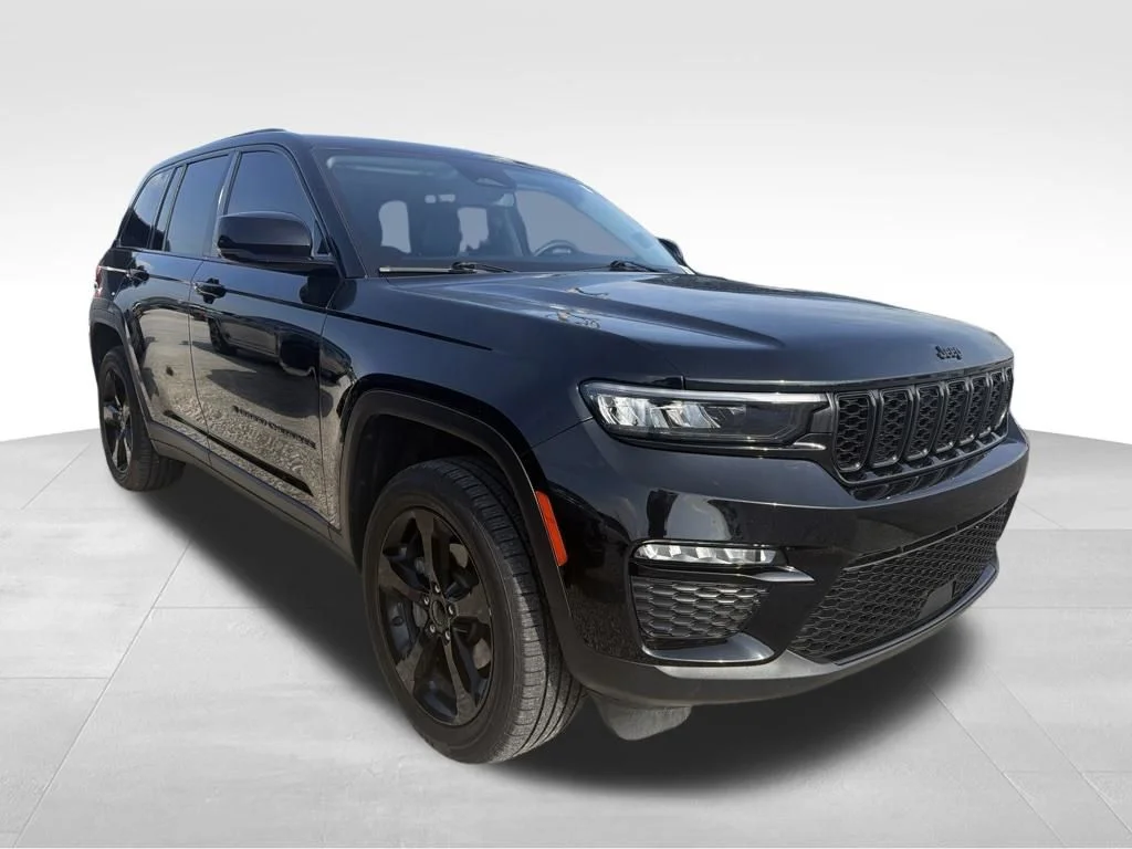 Used 2023 Diamond Black Jeep Limited image 19