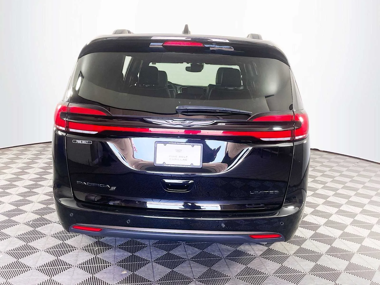 Used 2025 Diamond Black Crystal Pearlcoat Chrysler Limited image 5