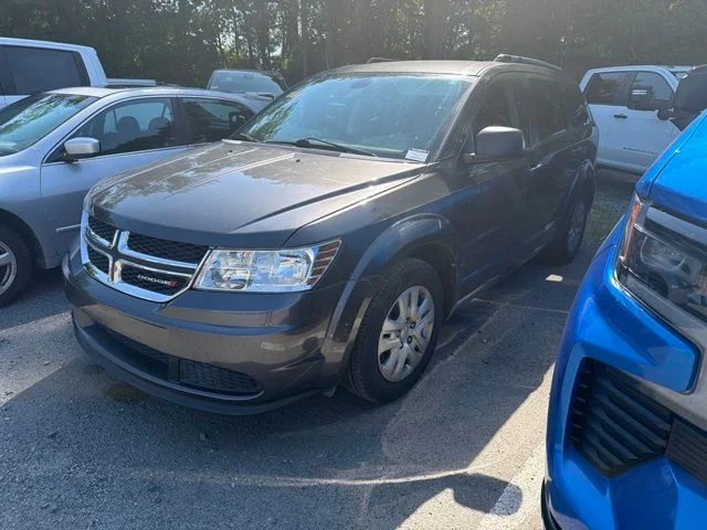 Used 2018 Gray Dodge SE image 3
