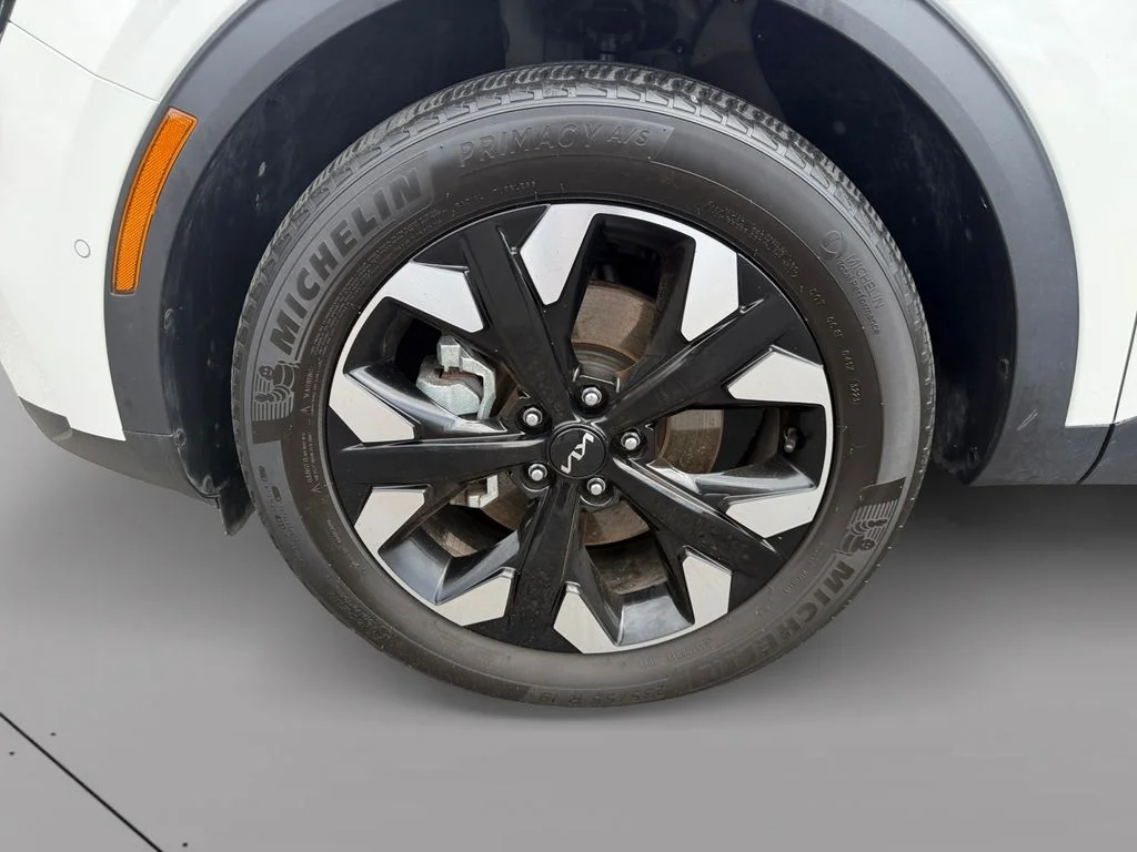 Certified Used 2023 White Kia X-Line Prestige image 9