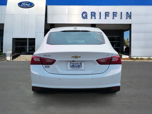 Used 2025 Summit White Chevrolet LT image 8