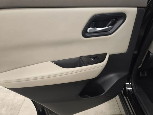 Used 2025 Super Black Nissan SV image 16