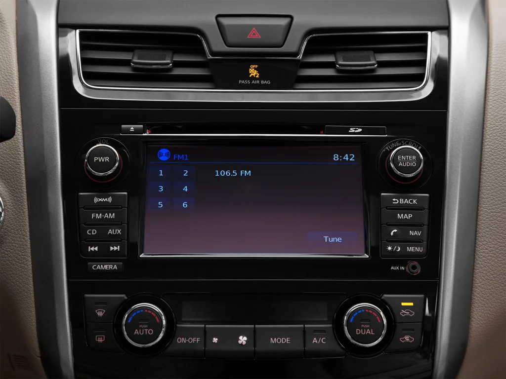 Used 2013 Blue Nissan 2.5 S image 18