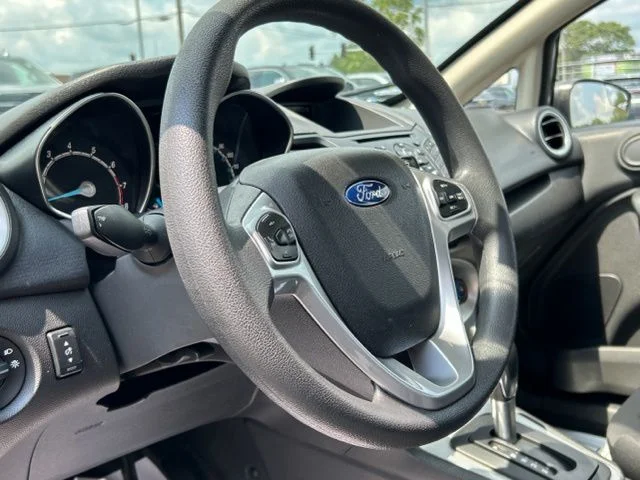 Used 2018 Gray Ford SE image 28