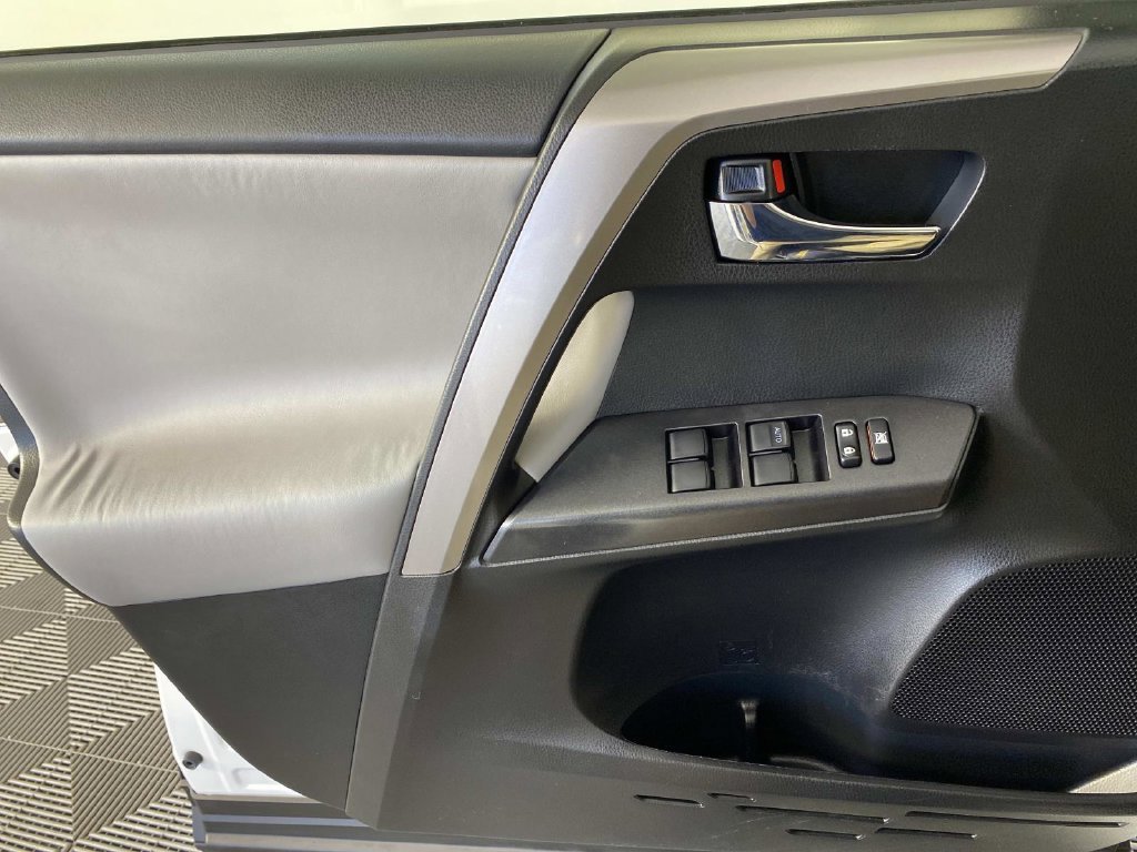 Used 2016 White Toyota XLE image 23