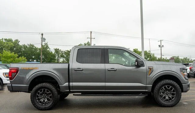 Used 2025 Gray Ford Tremor image 5