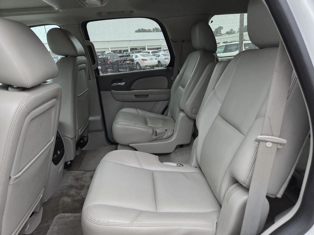 Used 2014 White Chevrolet LTZ image 20