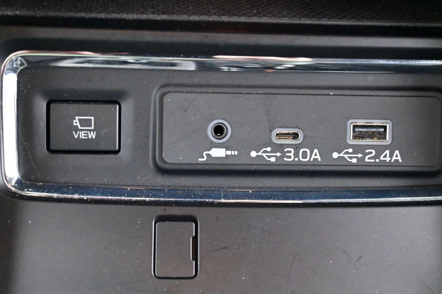 Used 2024 Ice Silver Metallic Subaru Limited image 25