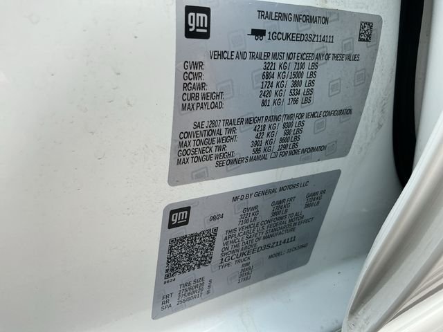 Used 2025 White Chevrolet RST image 25