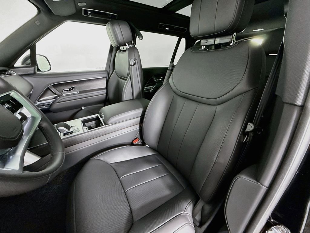 New 2026 Santorini Black Land Rover SE image 5