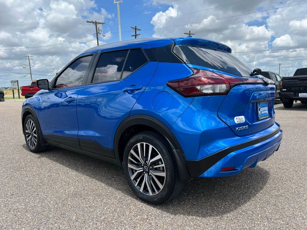Used 2023 Blue Nissan SV image 5