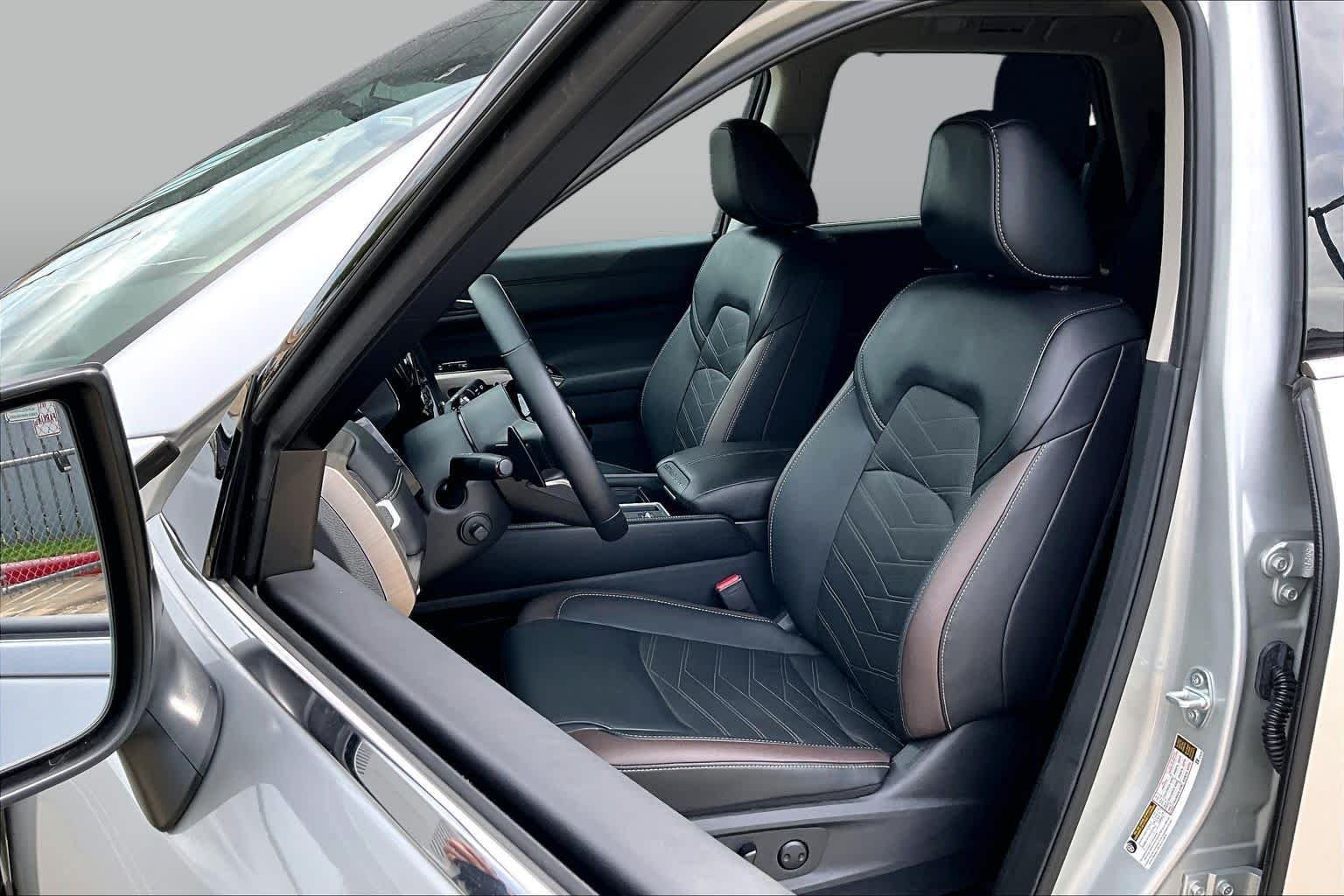 Certified Pre-Owned 2025 Nissan Pathfinder Platinum