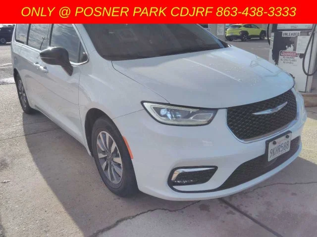 2024 Chrysler Pacifica Hybrid Select