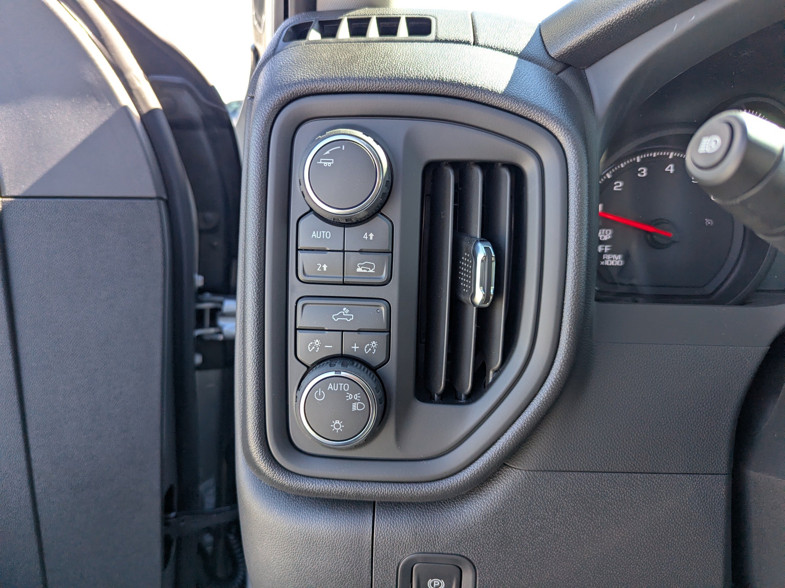 2026 Chevrolet Silverado 1500 Custom - Photo 12