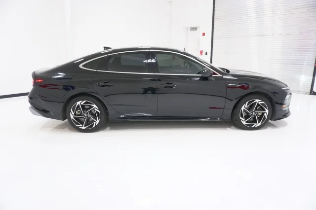 Used 2024  Hyundai SEL image 4