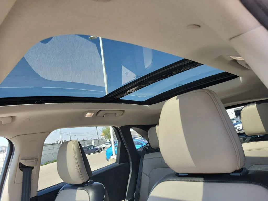 Used 2020  Ford Titanium Hybrid image 34