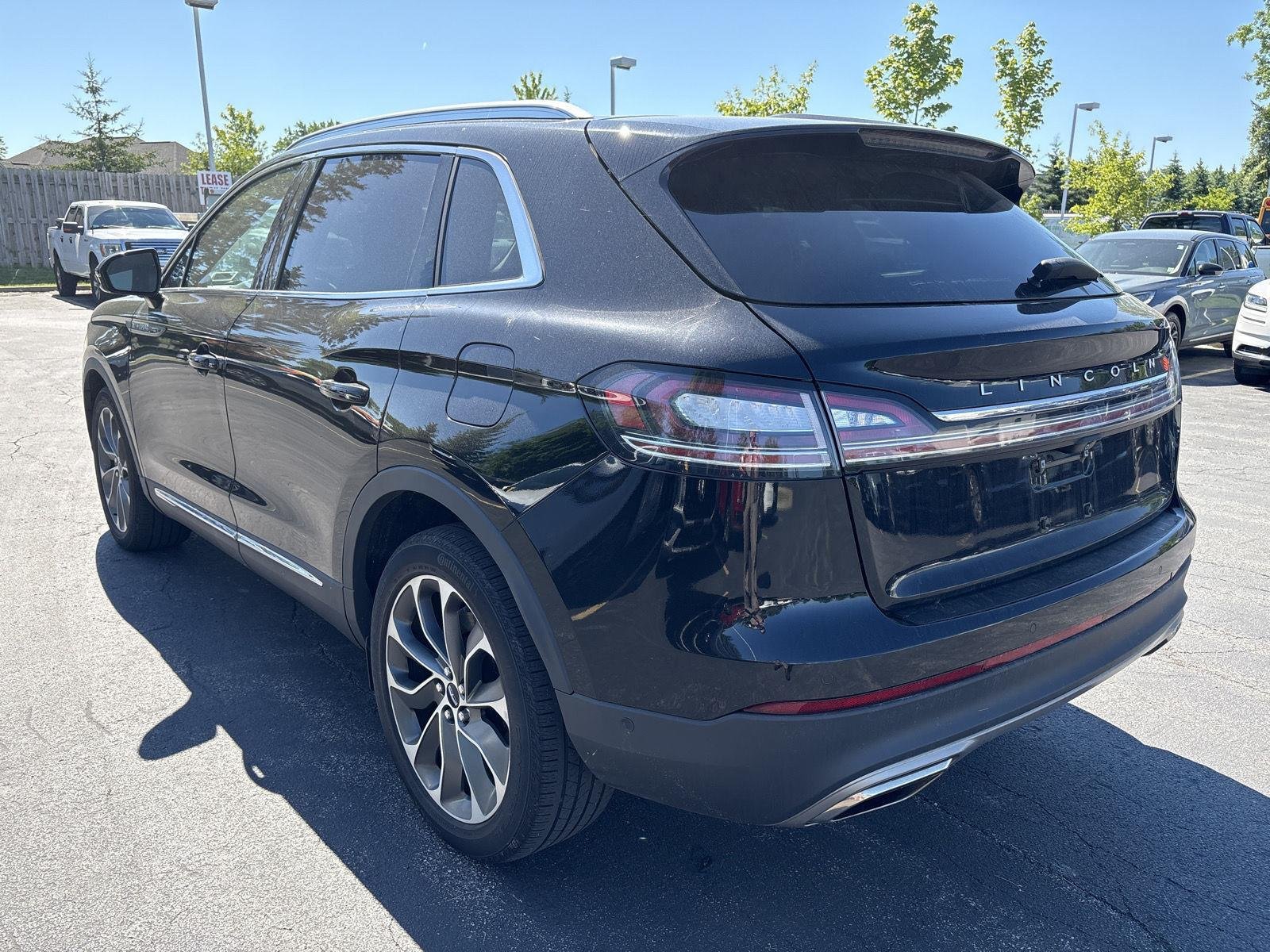 Used 2023 Infinite Black Metallic Clearcoat Lincoln Reserve image 16