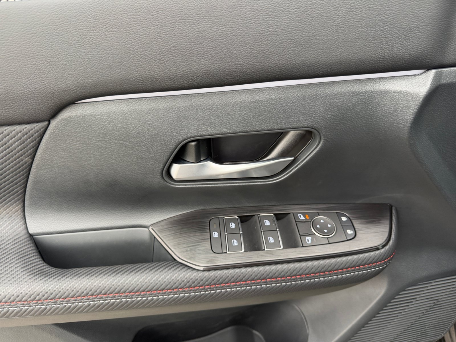 2026 Nissan KICKS SR - Photo 25