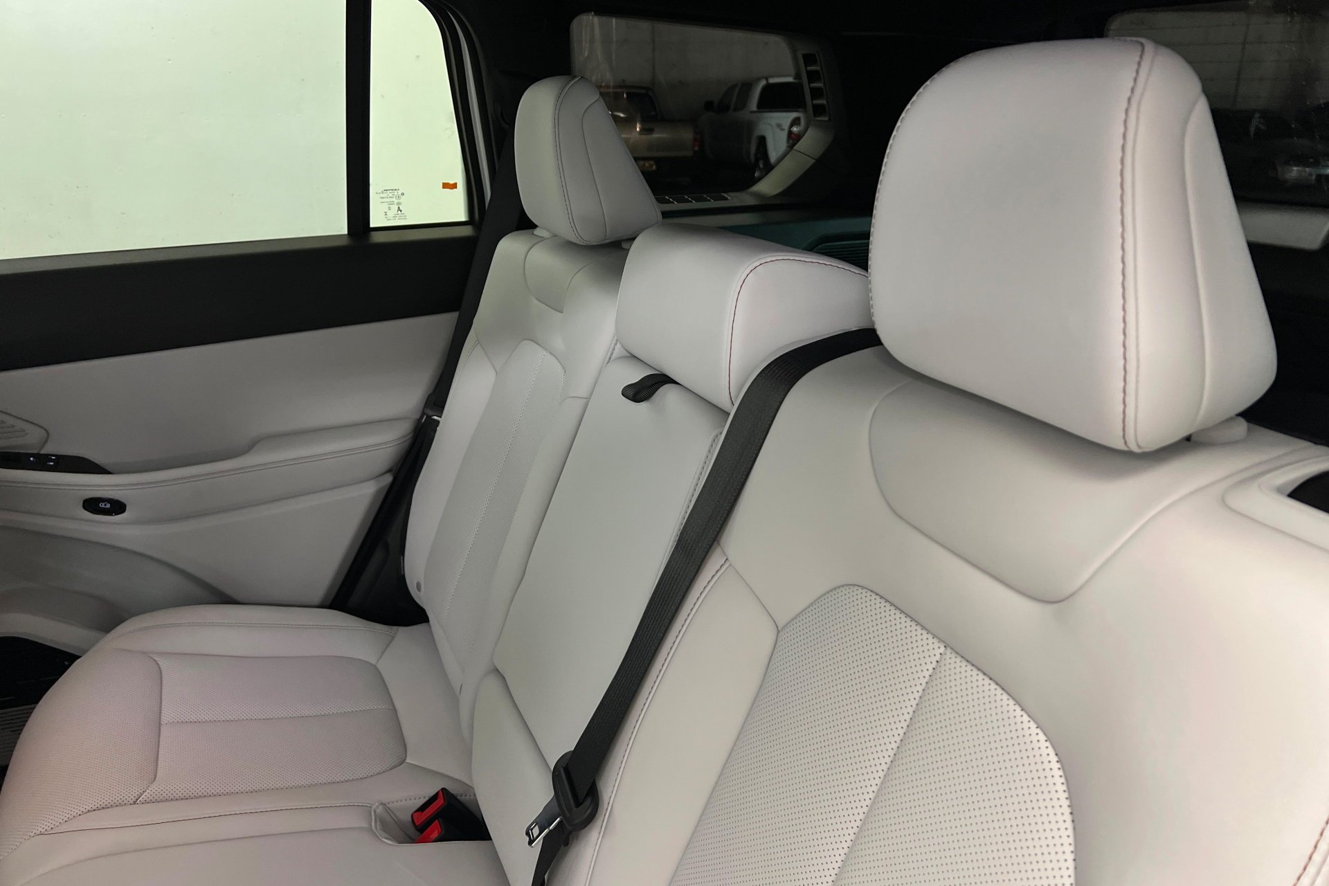 New 2026 Bright White Clear-Coat Exterior Paint Jeep Limited image 21