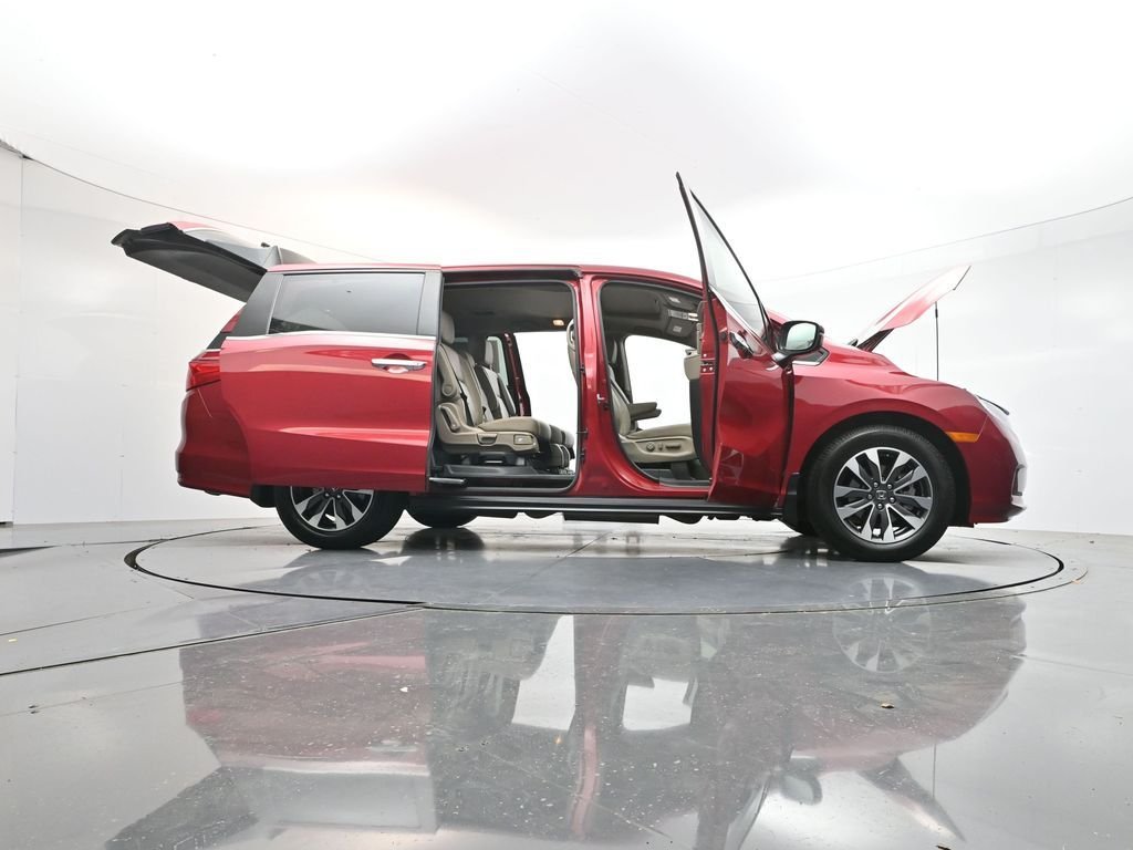 Used 2023 Modern Steel Metallic Honda EX-L image 43