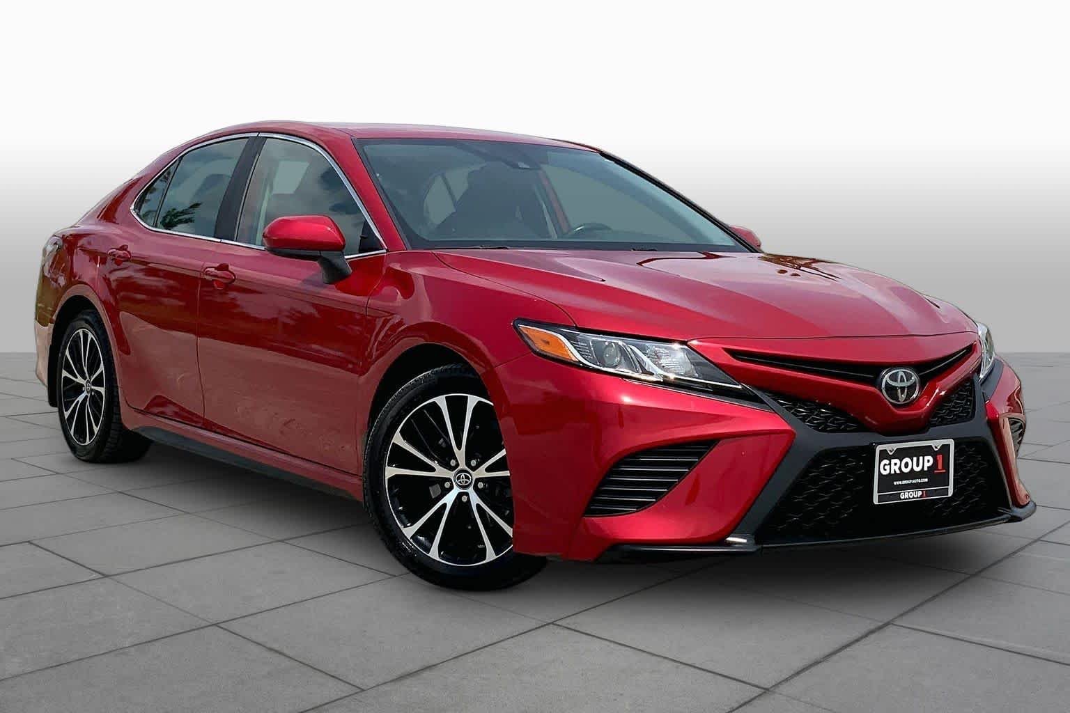 Used 2020 Supersonic Red Toyota SE image 3