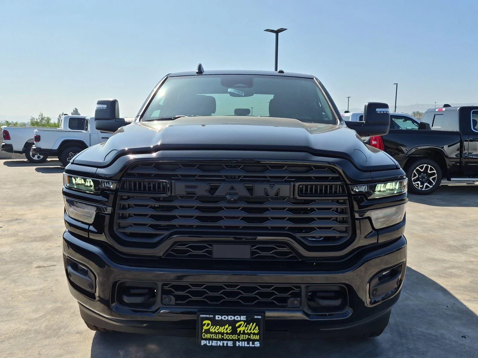 New 2026 Diamond Black Crystal Pearl-Coat Exterior Paint RAM Big Horn image 2