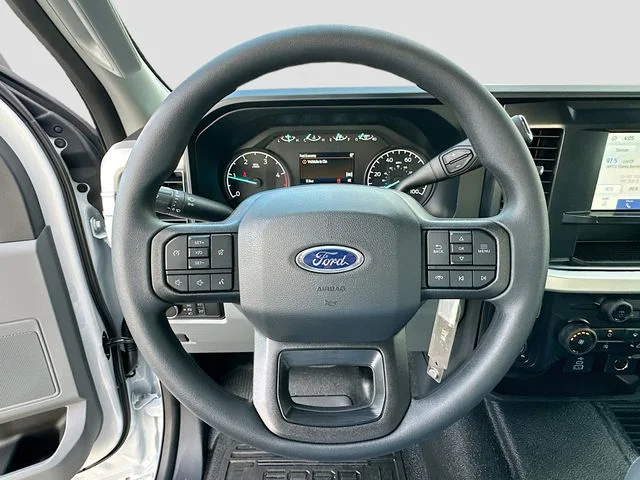 New 2026 Oxford White Ford XL image 7