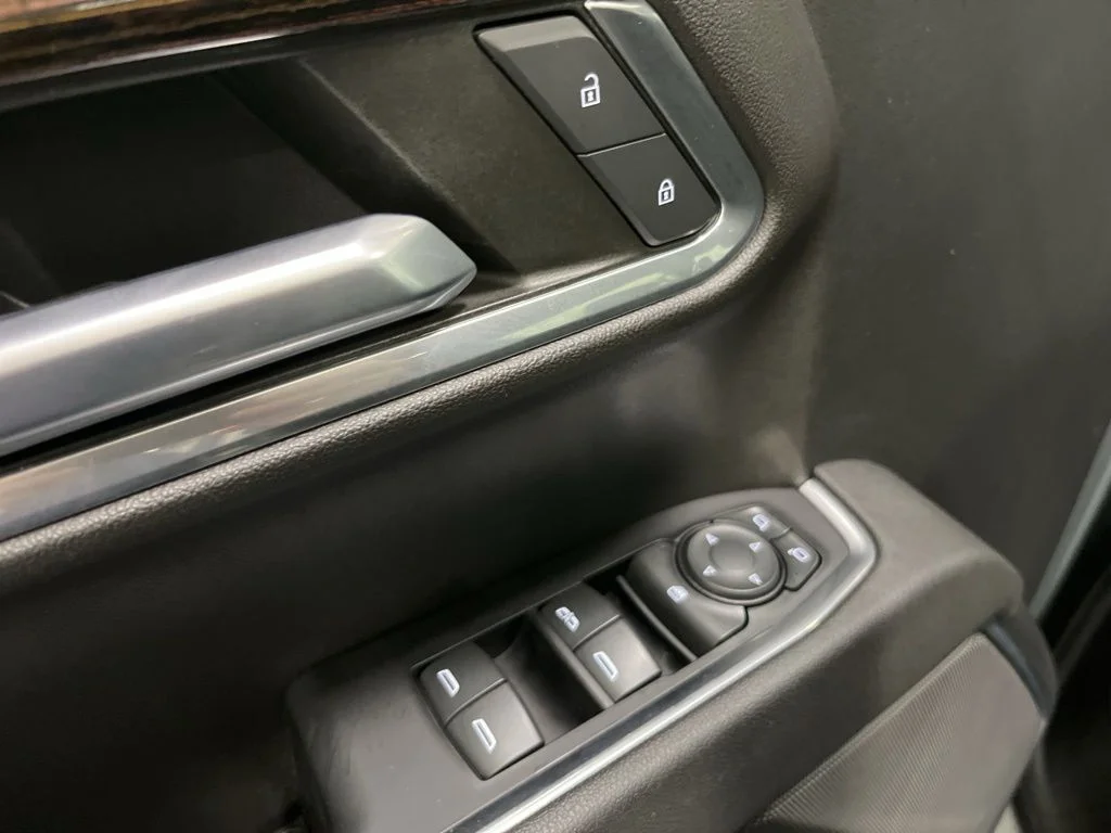 Used 2023 Silver GMC Elevation image 2